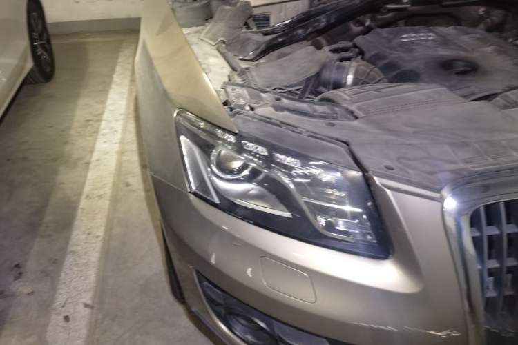 Used Audi Q5 2011 2.0TFSI Ambition Edition Right Front Headlight