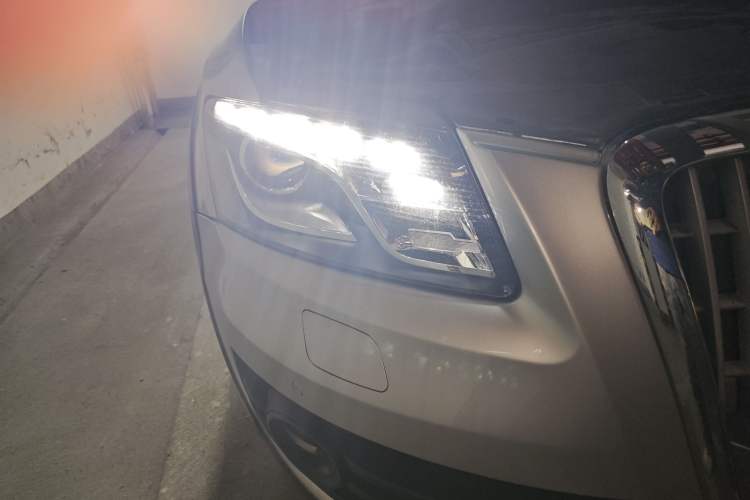 Used Audi Q5 2011 2.0TFSI Technology Model Right Front Headlight