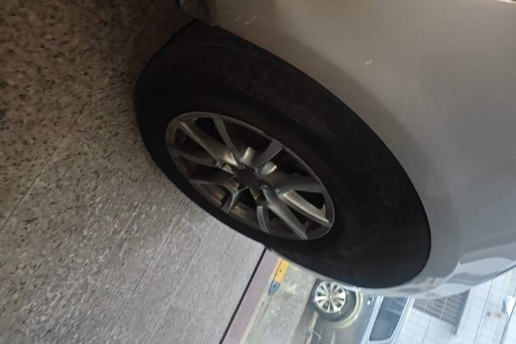 Used Audi Q5 2011 2.0TFSI Comfort Version Right Front Wheel Hub