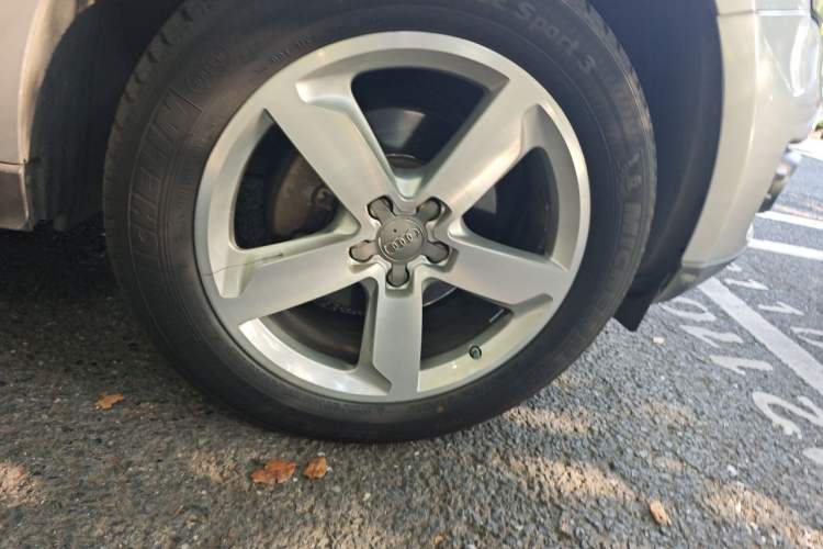 Used Audi Q5 2011 2.0TFSI Dynamic Edition Right Front Wheel Hub