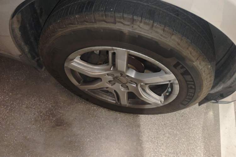 Used Audi Q5 2011 2.0TFSI Technology Model Right Front Wheel Hub