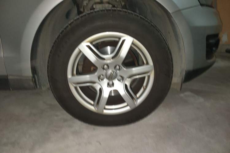 Used Audi Q5 2011 2.0TFSI Technology Model Right Front Wheel Hub