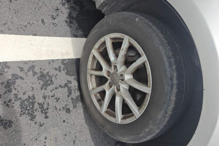 Used Audi Q5 2011 2.0TFSI Comfort Version Right Front Wheel Hub