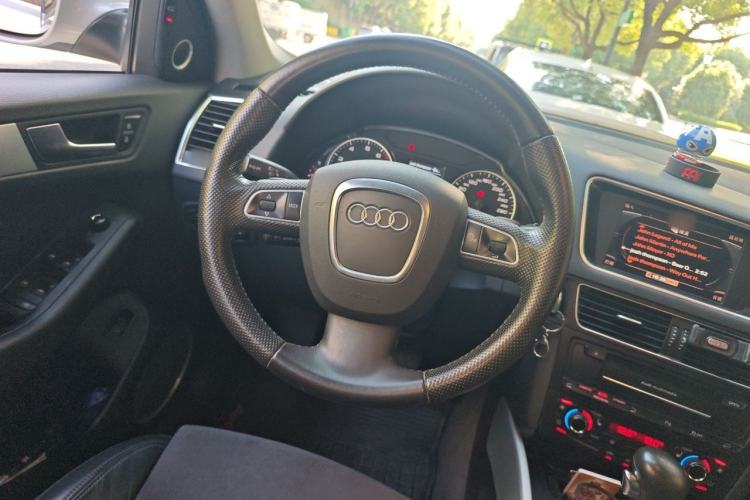 Used Audi Q5 2011 2.0TFSI Dynamic Edition Steering Wheel
