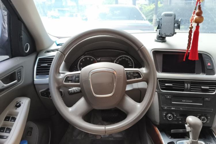 Used Audi Q5 2011 2.0TFSI Comfort Version Steering Wheel