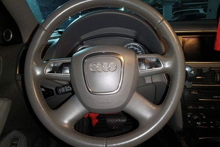 Used Audi Q5 2011 2.0TFSI Comfort Version Steering Wheel