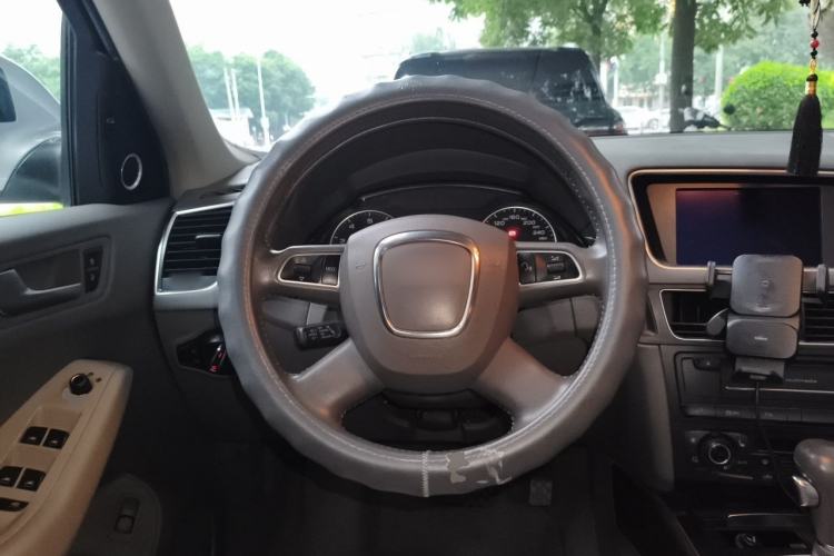 Used Audi Q5 2011 2.0TFSI Comfort Version Steering Wheel