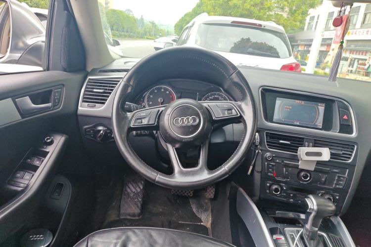 Used Audi Q5 2011 2.0TFSI Technology Model Steering Wheel