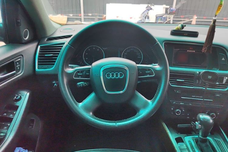 Used Audi Q5 2011 2.0TFSI Comfort Version Steering Wheel