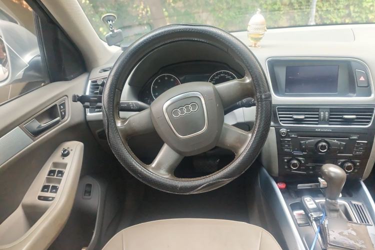 Used Audi Q5 2011 2.0TFSI Ambition Edition Steering Wheel