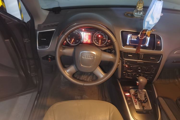 Used Audi Q5 2011 2.0TFSI Ambition Edition Steering Wheel