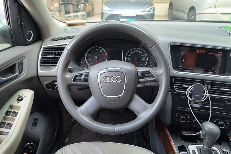 Used Audi Q5 2011 2.0TFSI Comfort Version Steering Wheel