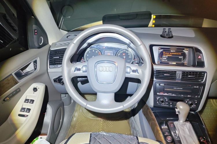 Used Audi Q5 2011 2.0TFSI Luxury Edition Steering Wheel