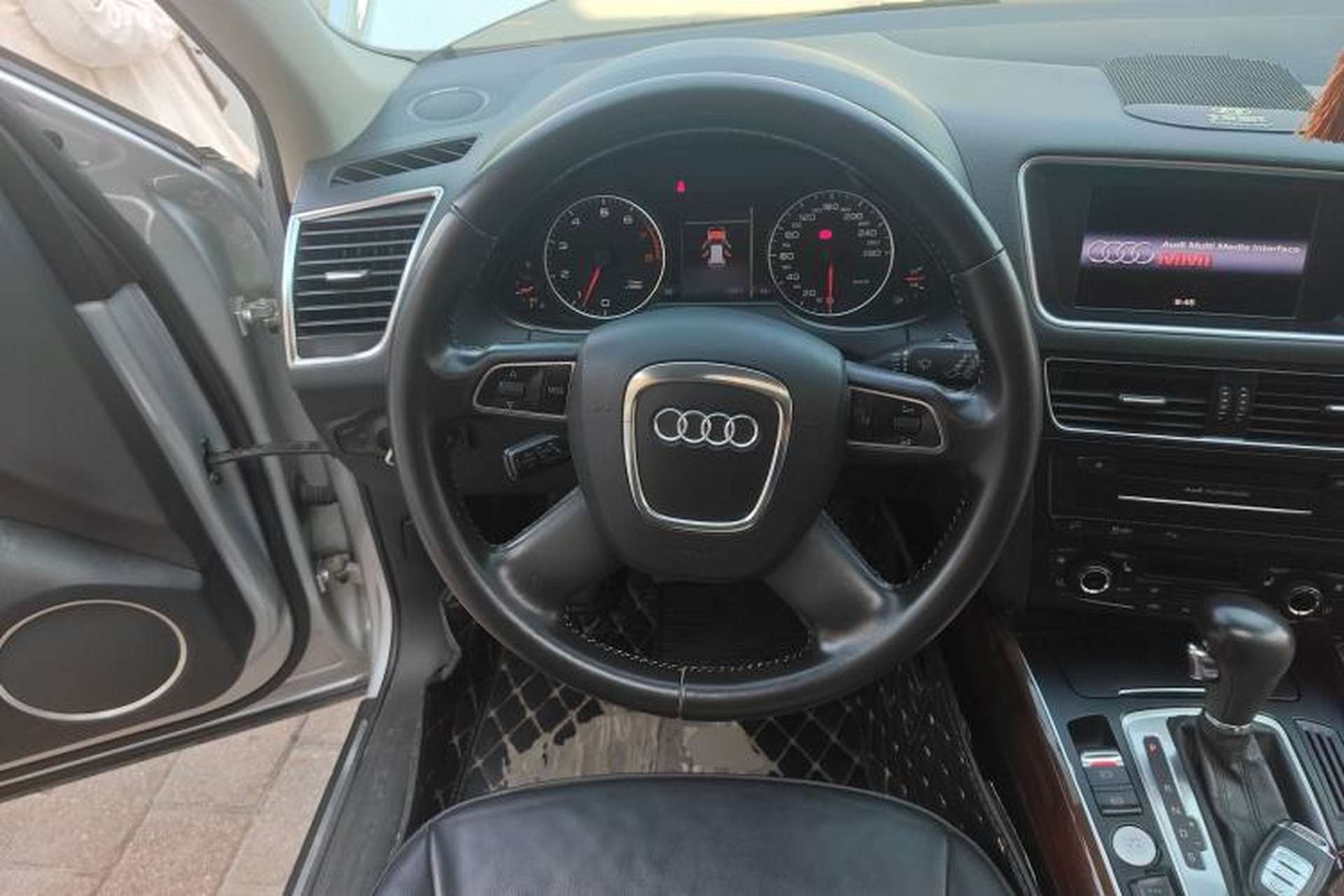 Used Audi Q5 2011 2.0TFSI Comfort Version Steering Wheel