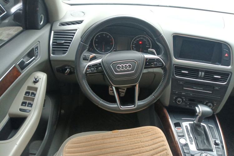 Used Audi Q5 2011 2.0TFSI Comfort Version Steering Wheel