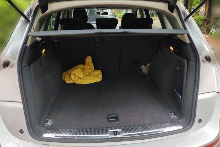 Used Audi Q5 2011 2.0TFSI Technology Model Trunk