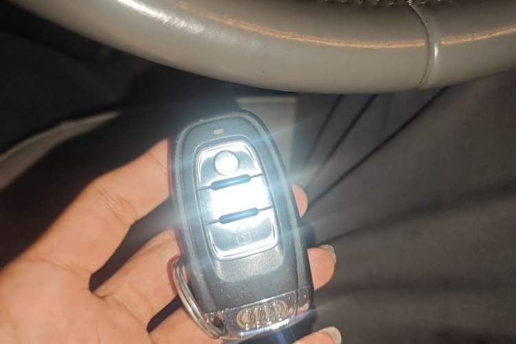Used Audi Q5 2011 2.0TFSI Comfort Version Vehicle Key