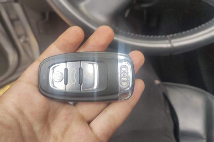 Used Audi Q5 2011 2.0TFSI Comfort Version Vehicle Key