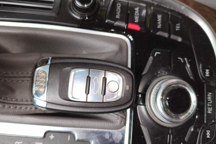 Used Audi Q5 2011 2.0TFSI Comfort Version Vehicle Key