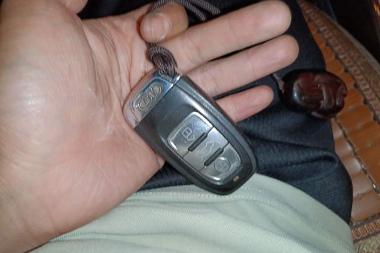 Used Audi Q5 2011 2.0TFSI Comfort Version Vehicle Key