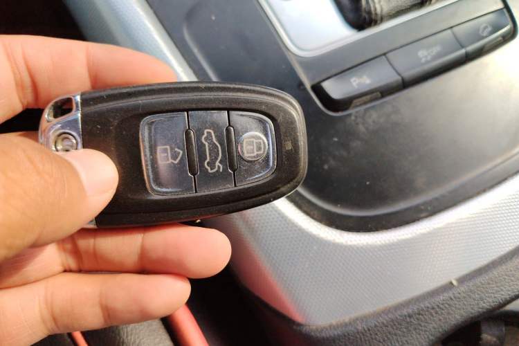 Used Audi Q5 2011 2.0TFSI Technology Model Vehicle Key