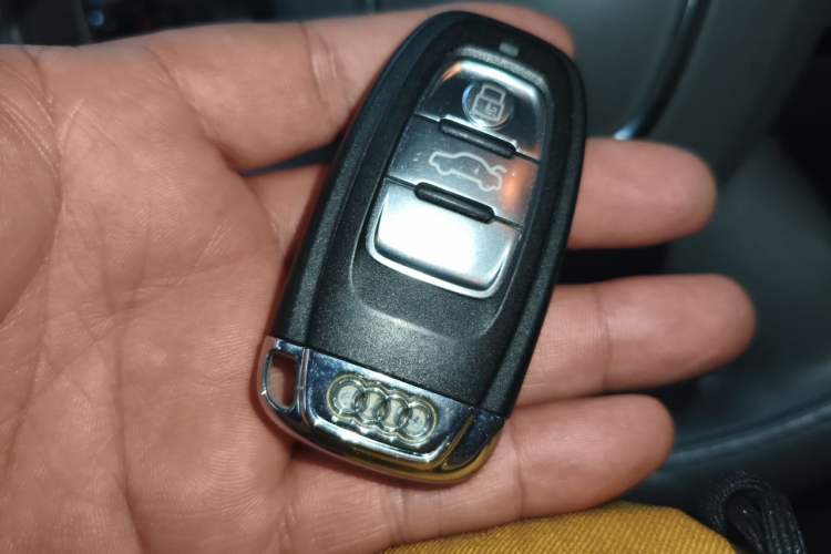 Used Audi Q5 2011 2.0TFSI Comfort Version Vehicle Key