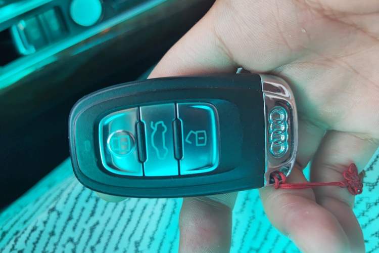 Used Audi Q5 2011 2.0TFSI Comfort Version Vehicle Key