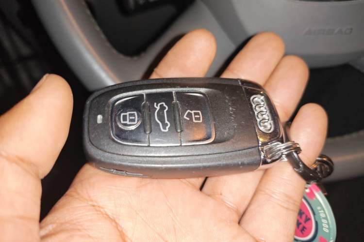 Used Audi Q5 2011 2.0TFSI Comfort Version Vehicle Key