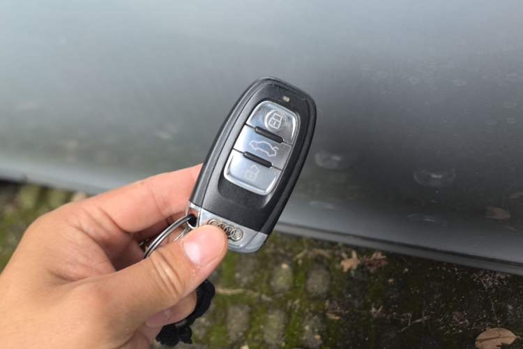 Used Audi Q5 2011 2.0TFSI Technology Model Vehicle Key