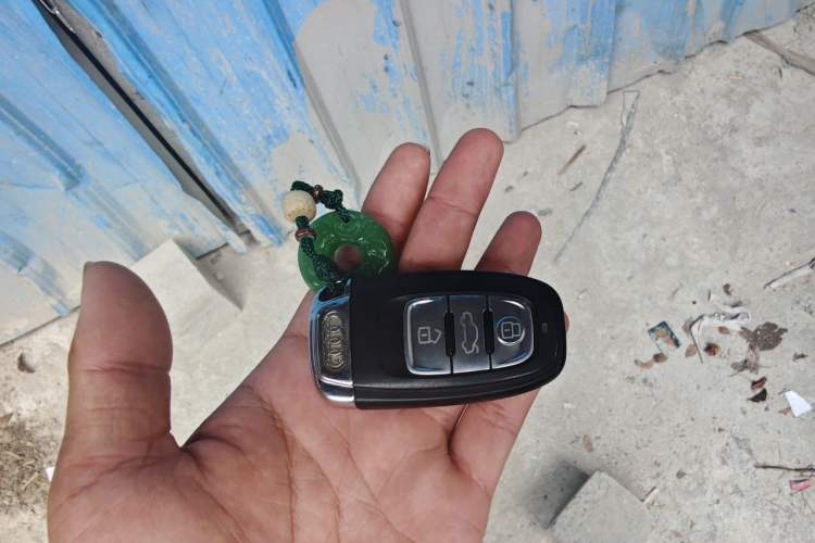 Used Audi Q5 2011 2.0TFSI Luxury Edition Vehicle Key