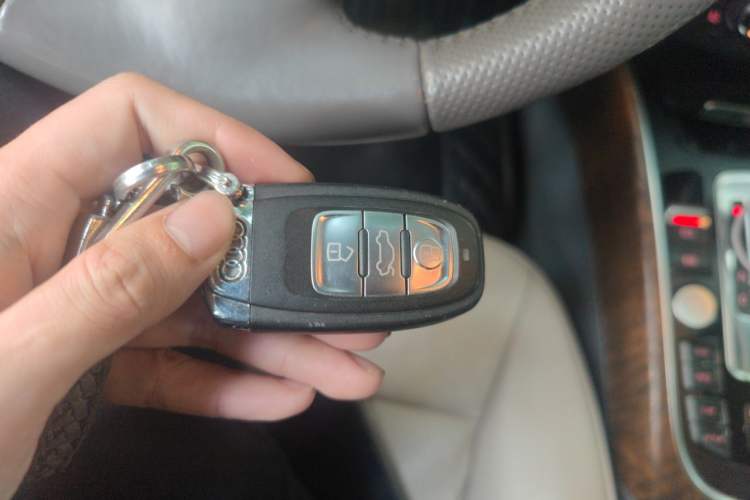 Used Audi Q5 2011 2.0TFSI Luxury Edition Vehicle Key