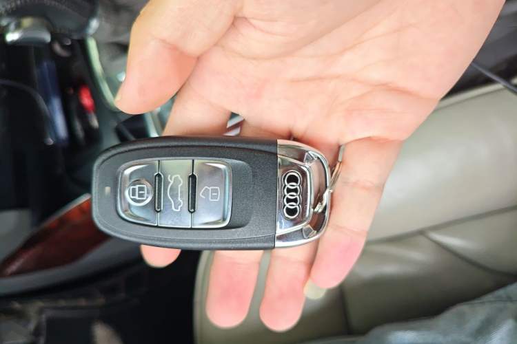 Used Audi Q5 2011 2.0TFSI Comfort Version Vehicle Key