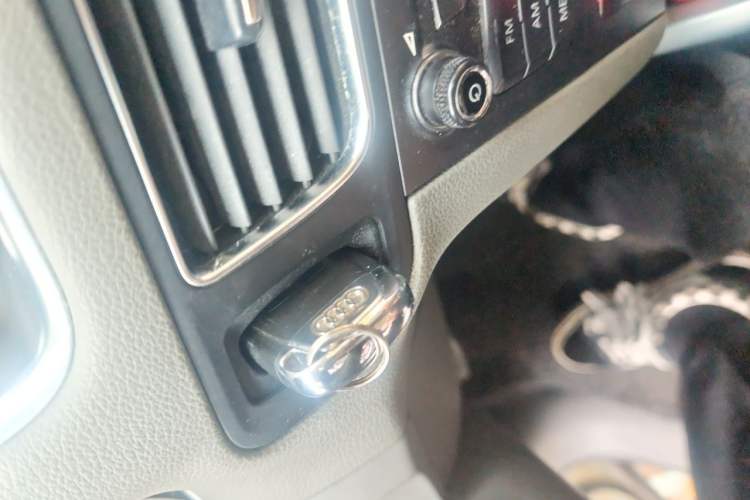 Used Audi Q5 2011 2.0TFSI Ambition Edition Vehicle Key