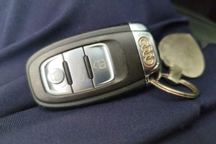 Used Audi Q5 2011 2.0TFSI Technology Model Vehicle Key