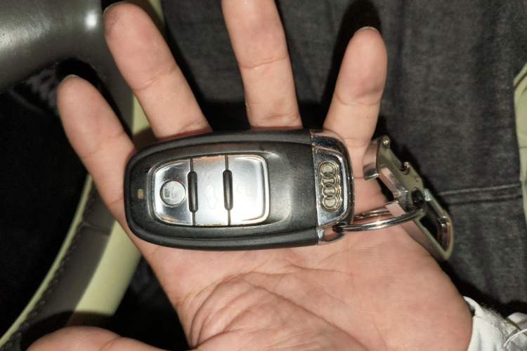 Used Audi Q5 2011 2.0TFSI Technology Model Vehicle Key
