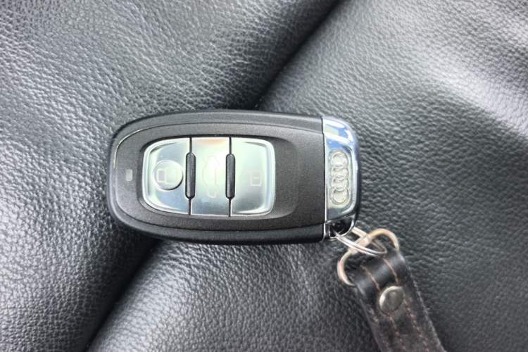 Used Audi Q5 2011 2.0TFSI Comfort Version Vehicle Key