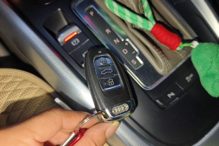 Used Audi Q5 2011 2.0TFSI Technology Model Vehicle Key