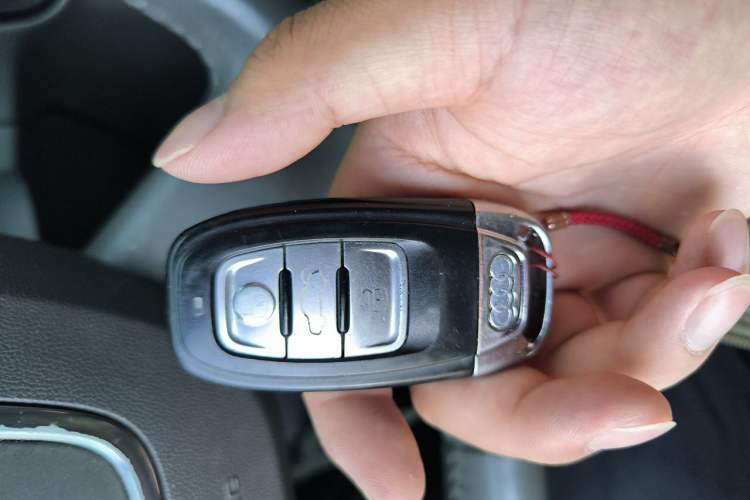 Used Audi Q5 2011 2.0TFSI Comfort Version Vehicle Key