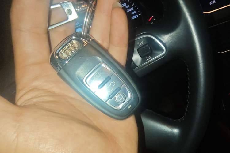 Used Audi Q5 2011 2.0TFSI Comfort Version Vehicle Key