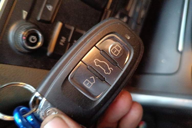 Used Audi Q5 2011 2.0TFSI Technology Model Vehicle Key