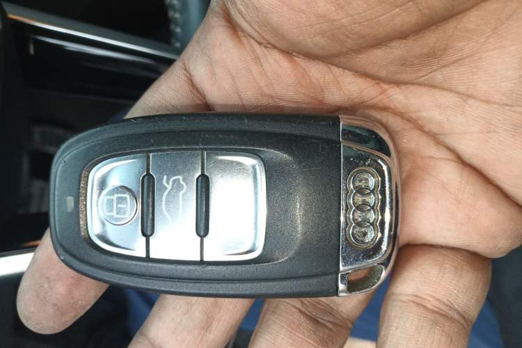 Used Audi Q5 2011 2.0TFSI Comfort Version Vehicle Key