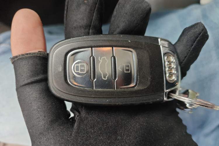 Used Audi Q5 2011 2.0TFSI Technology Model Vehicle Key