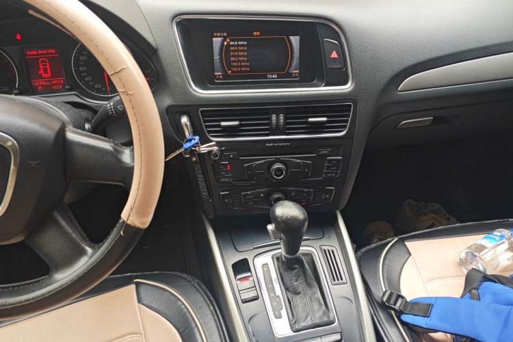Used Audi Q5 2011 2.0TFSI Ambition Edition Audio And AC Panel