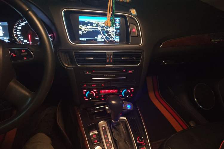 Used Audi Q5 2011 2.0TFSI Comfort Version Audio And AC Panel