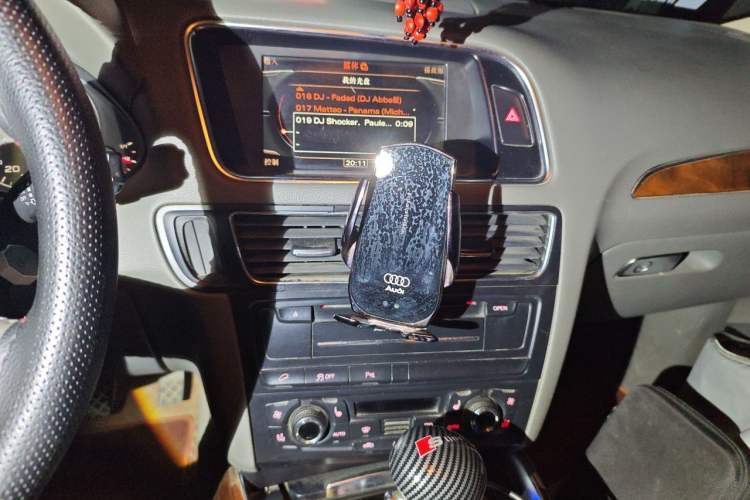 Used Audi Q5 2011 2.0TFSI Comfort Version Audio And AC Panel