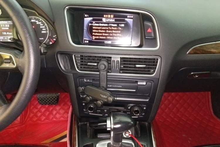 Used Audi Q5 2011 2.0TFSI Comfort Version Audio And AC Panel