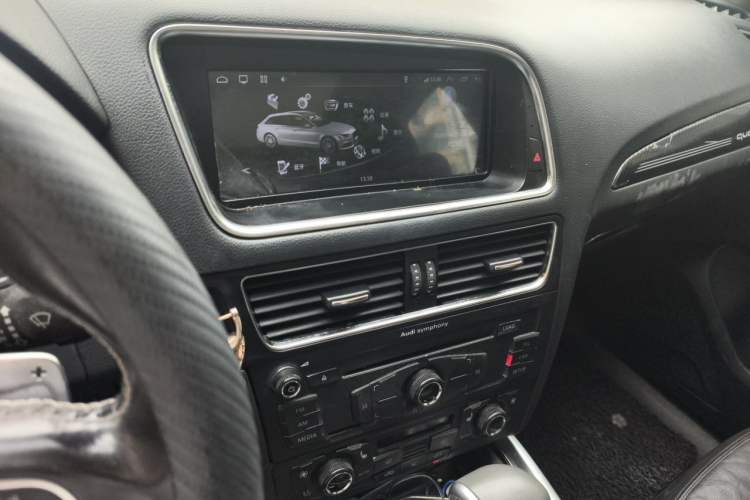 Used Audi Q5 2011 2.0TFSI Technology Model Audio And AC Panel