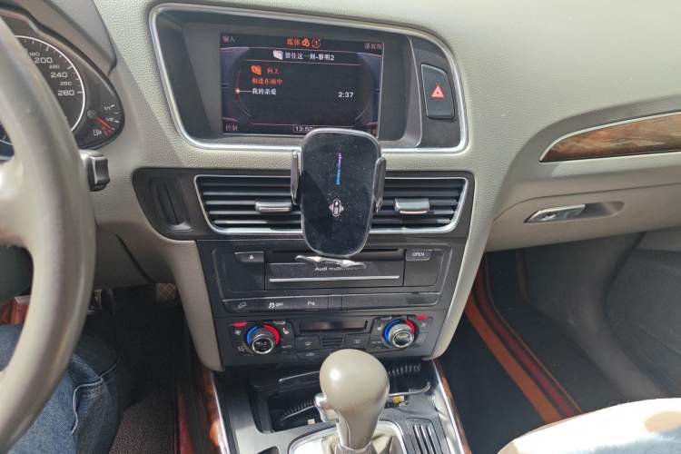 Used Audi Q5 2011 2.0TFSI Comfort Version Audio And AC Panel