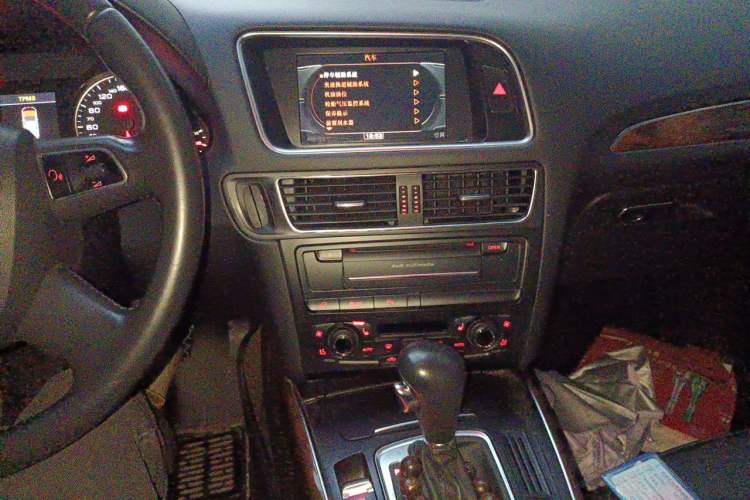 Used Audi Q5 2011 2.0TFSI Comfort Version Audio And AC Panel