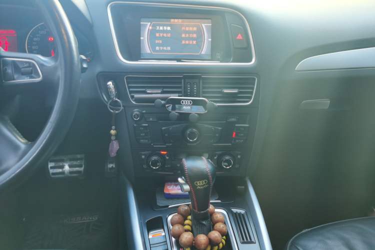 Used Audi Q5 2011 2.0TFSI Technology Model Audio And AC Panel